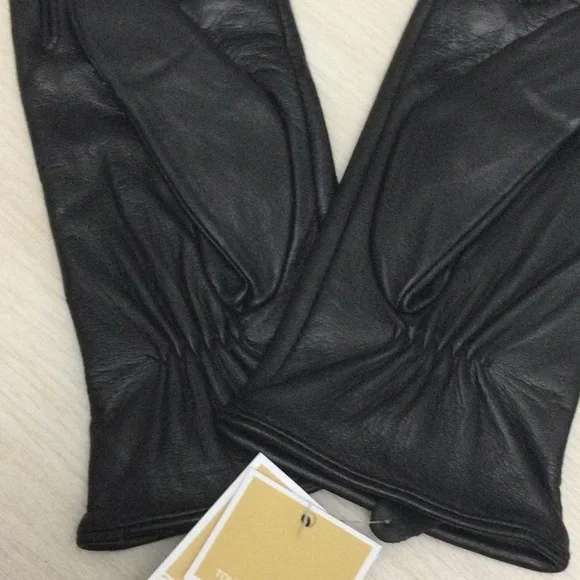 New Michael Kors Black Leather Women's
Gloves - Picture 7 of 8